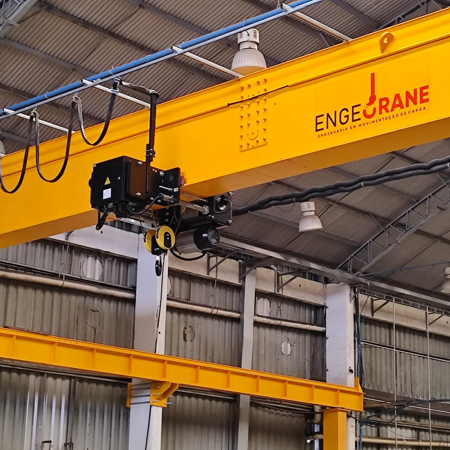 Ponte rolante Engecrane instalada em galpão industrial